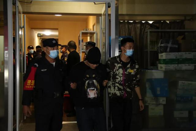 河北破获特大卖淫案，主犯为一对母子，招来“员工”还会拍专业写真