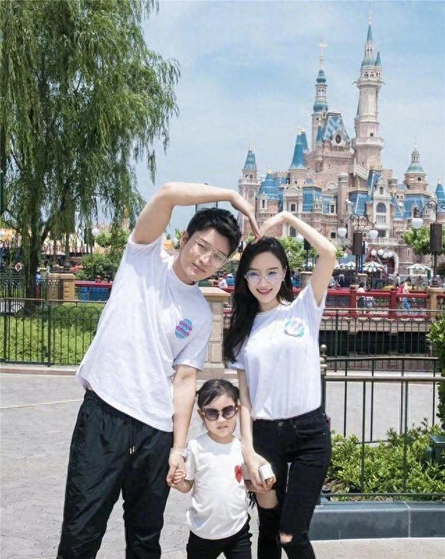 贾乃亮李小璐离婚已传两年，为什么现在才公布？原因或与4点有关