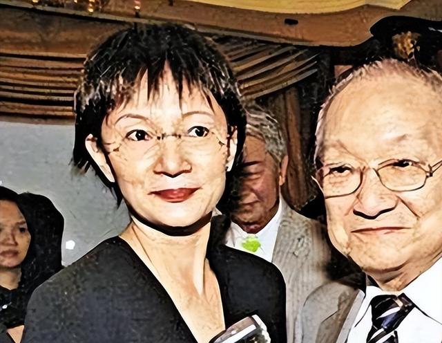 他为娶小三抛弃相伴23年妻子，儿子因此离开世界，前妻孤独终老