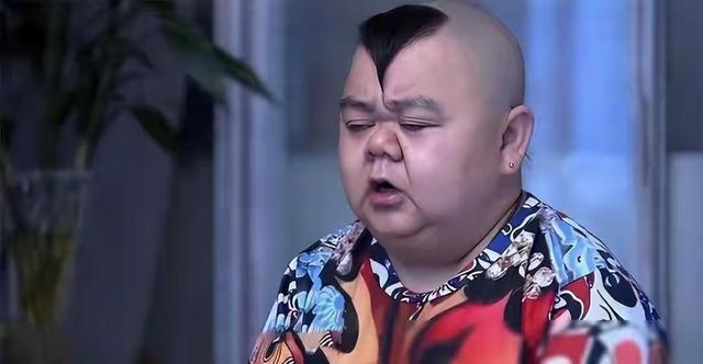 1米2男子娶1米65漂亮妻子，买7套房开豪车，妻子：我不图钱，图人