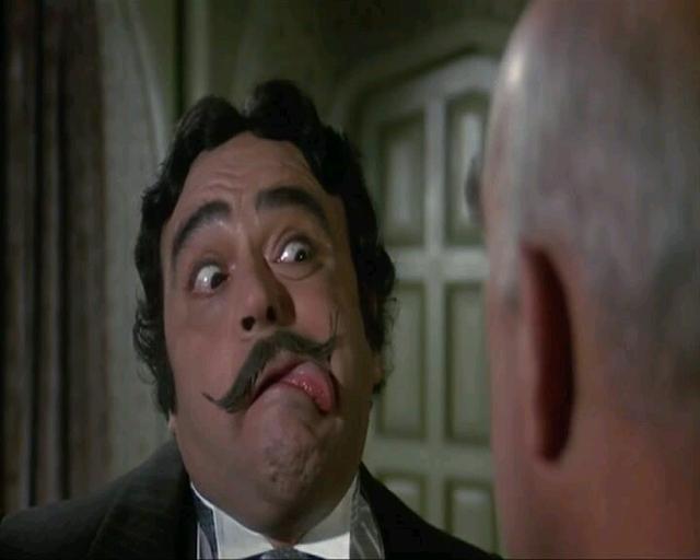 电影《怪宴》用黑色幽默的方式，间接的来嘲讽、挖苦侦探文化！