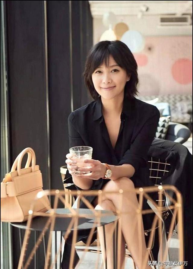 她私生活有多混乱？和成龙深夜醉酒后激吻，著名作家不惜为其离婚