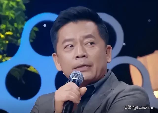 演员何政军：娶了初恋为妻，婚后生一女，如今咋样了？