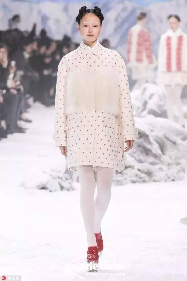 谢欣是谁?一个没有百度百科的girl,竟然要走维密大秀了!