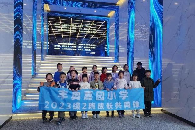 假期体验“趣”时光！这群小学生手工、书法、科技技能全get