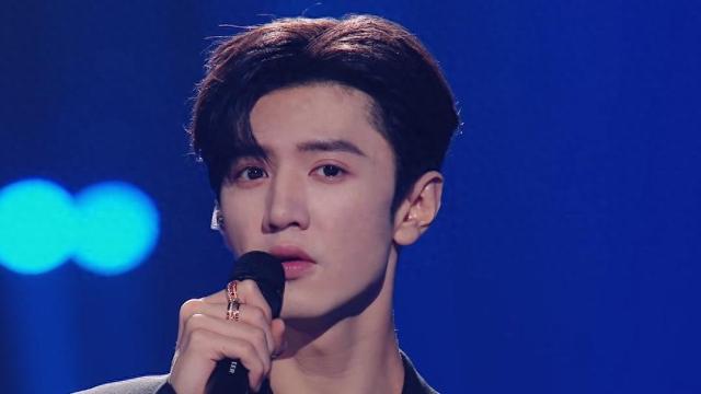 陈哲远、曾舜晞等带来情景歌曲联唱《信仰之光》