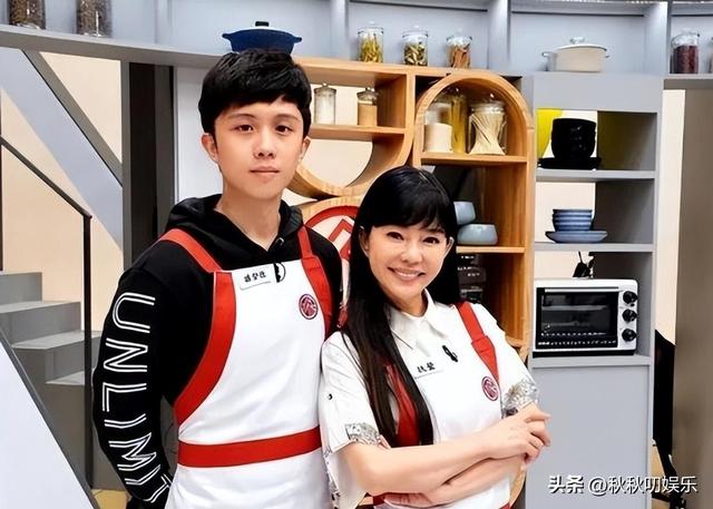 被畸形母爱毁掉的星二代：母乳12年，同床15年，荒唐的事还在后面