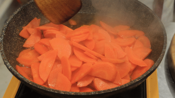 一勺白糖、两根胡萝卜，做成的糖片营养又美味，收藏了做给孩子吃