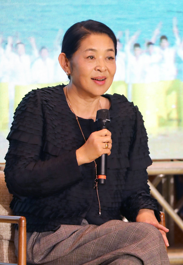 迟蓬：和倪萍是好闺蜜，与丈夫相爱40年，如今因《小巷人家》爆红