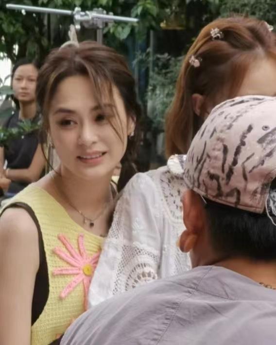 阿娇大理生图曝光，法令纹丝毫不影响她的美，41岁的姐姐照样把人美哭