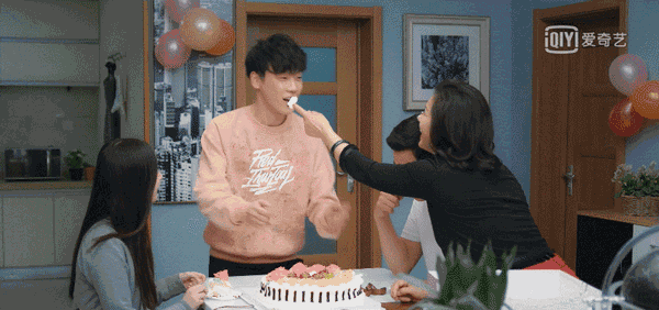 差点被第一集骗了错过它，对天发誓《同学两亿岁》真的很好看啊！