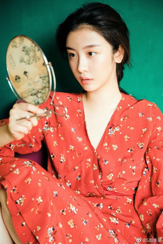 《青你2》排名惹争议，面冷心热的赵小棠竟然是她们中的隐形富二代