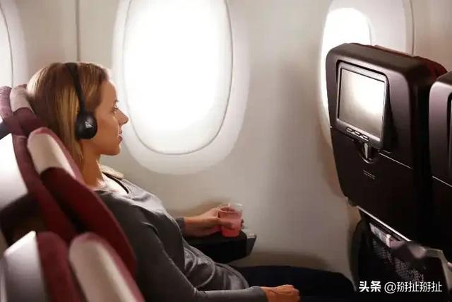 飞日本航班播「成人电影」限制级画面全看光，乘客崩溃：关不掉！