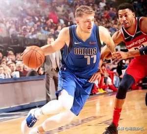 杨侃(独行侠的“豪赌”之殇：浓眉伤停，总经理为何仍稳坐钓鱼台？)