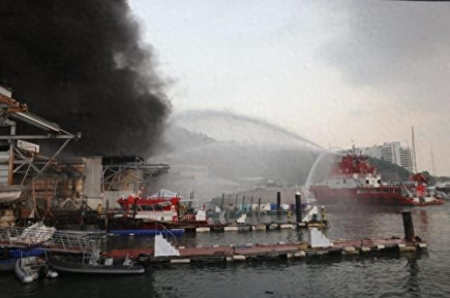 香港仔深湾道船厂突发三级火警，黑烟直冲逾百米半空！暂未接获受伤报告