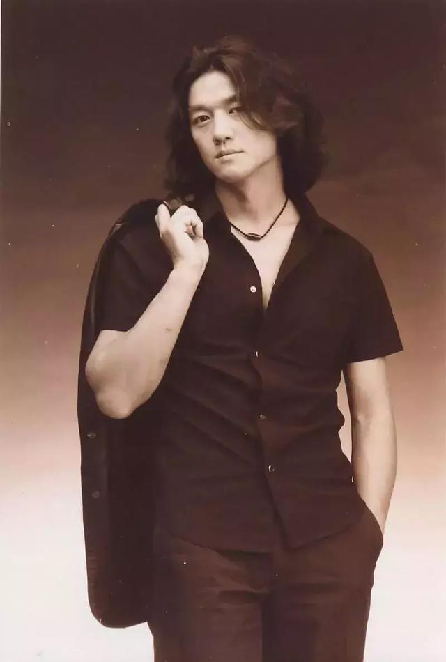 拿下柯蓝、瞿颖、周迅、王菲的李亚鹏，到底是渣男还是暖男？