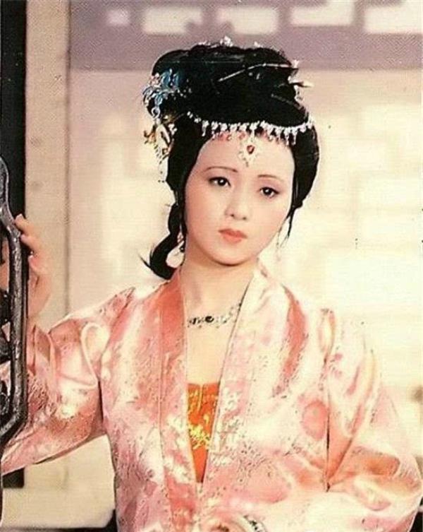 探秘《红楼梦》里秦可卿的身份：她真的是皇室私生女吗？