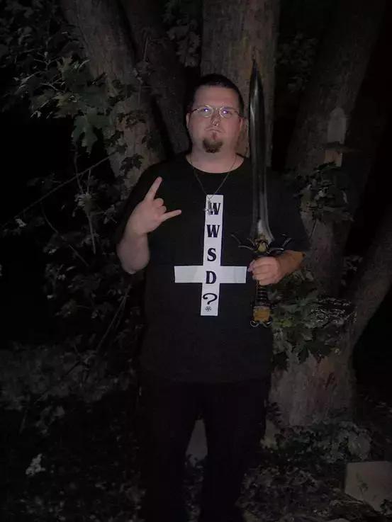 吸血、吃人肉、黑弥撒：他们用活人当祭品，却宣称自己“以人为本”