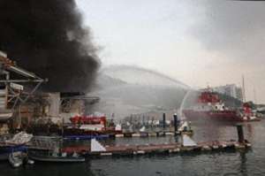 狂烈(香港仔深湾道船厂突发三级火警，黑烟直冲逾百米半空暂未接获受伤报告)