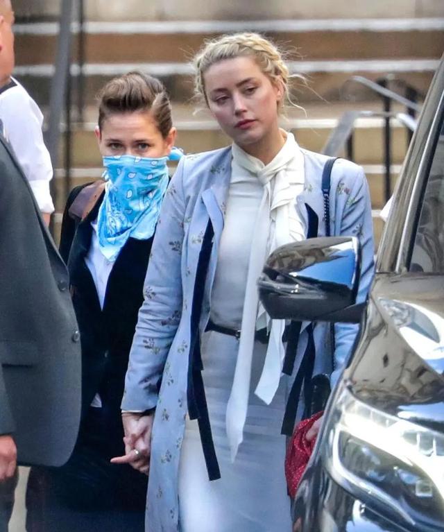 德普前妻、马斯克前女友太美了！性格直率身材火辣，美照层出不穷