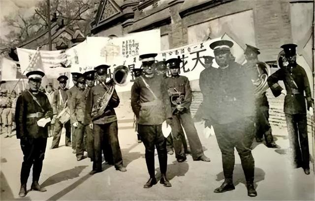 老头瘫痪在床，却被百名公安围捕：他竟是杀害李大钊的凶手之一