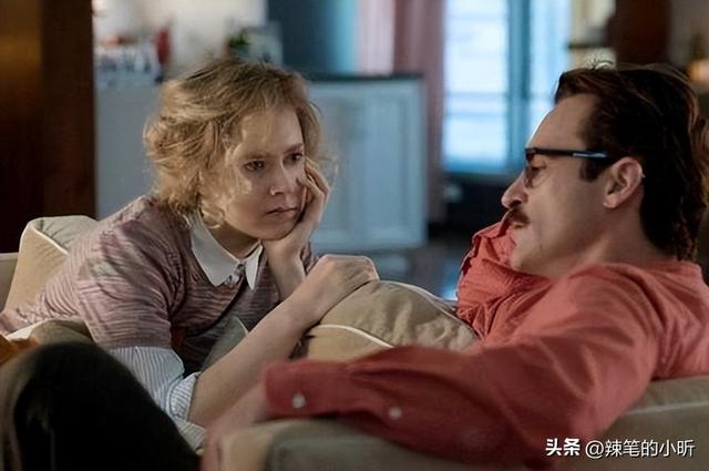 浅析美国科幻电影《她》中人工智能的“具身化”叙事