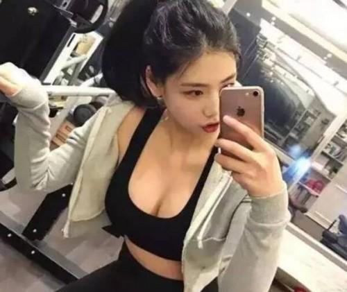 她不秀脸、不卖肉，23岁年入千万成全球身价最高的网红