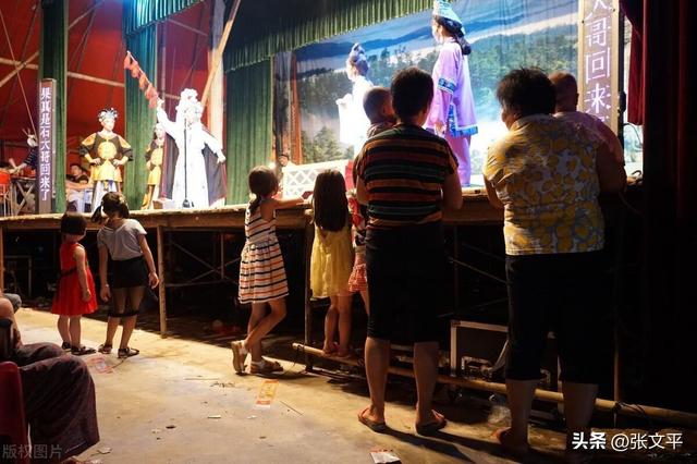 传统剧目《双官诰》中的“官诰”是指什么?