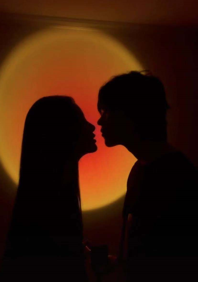 28岁央视前美女主持官宣恋情！晒比心图告白，和男友登恋综好般配