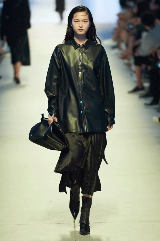 谢欣是谁?一个没有百度百科的girl,竟然要走维密大秀了!