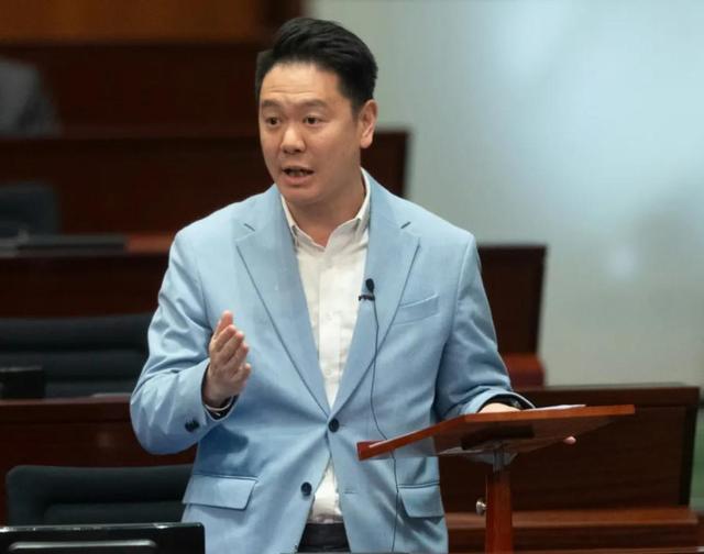 港府两度败诉之后，香港通过最新“反同”议案守护“一夫一妻”！刘淑仪弃权：有重量级人物游说她支持该议案