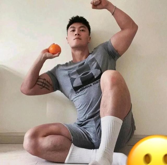 抓拍那些18岁的体育生帅哥，哪一个是你的菜？