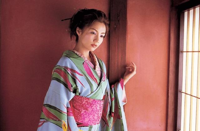 迪迦奥特曼的老婆:吉本多香美拍过的2部19禁电影