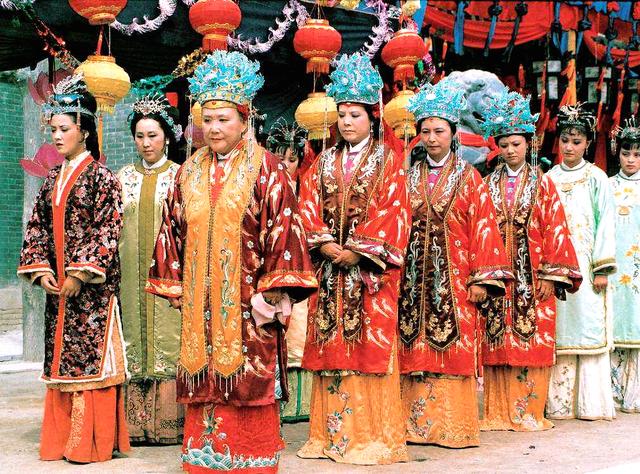 红楼梦的怪现象：遍地是二爷，到处藏续弦，背后是何玄机？