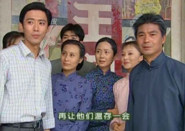 车祸后躺在地上吻，拔掉氧气管还要吻，国产剧花式吻戏智商在哪？