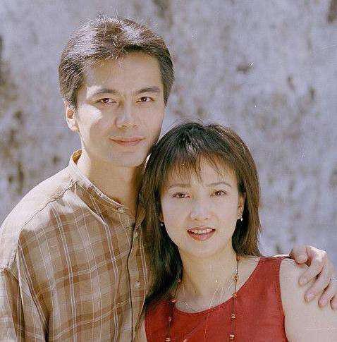 许亚军何晴18岁儿子近照变化太大，高颜值惊到网友