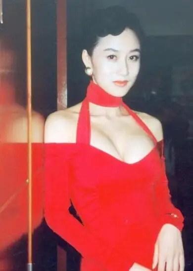 李连杰老婆利智近照曝光，58岁美艳依旧，气质高贵不输当年