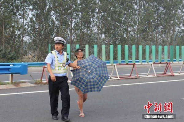 5名男子凌晨雪中裸奔 称为致青春洗涤心灵