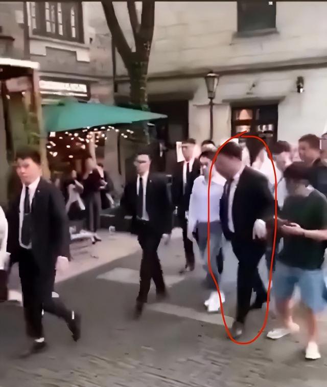 李佳琦直播间公开怼女助理：请别用你的三观，去要求整个世界