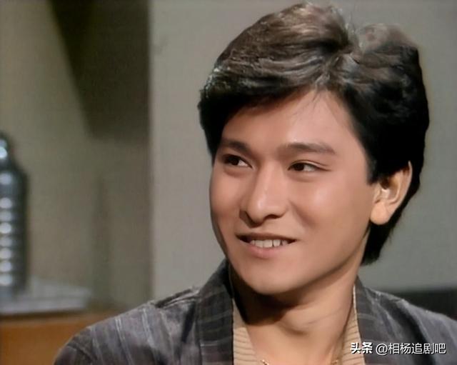 《猎鹰》:82年的刘德华青涩出演,梁朝伟做配角,周星驰跑龙套