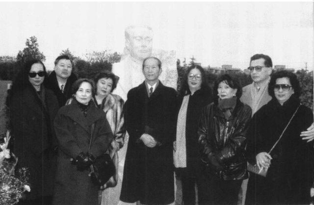 沪上第一名媛与戏子私奔，狠心“抛弃”孩子，却缔造华人顶级豪门