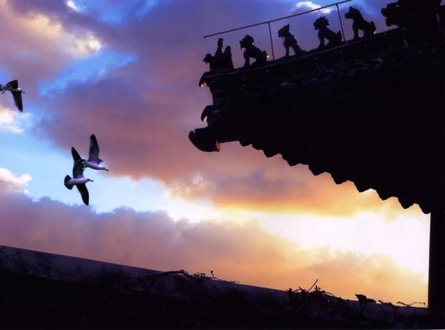 听着周杰伦的《屋顶》，唠唠“龙”家三太子嘲风