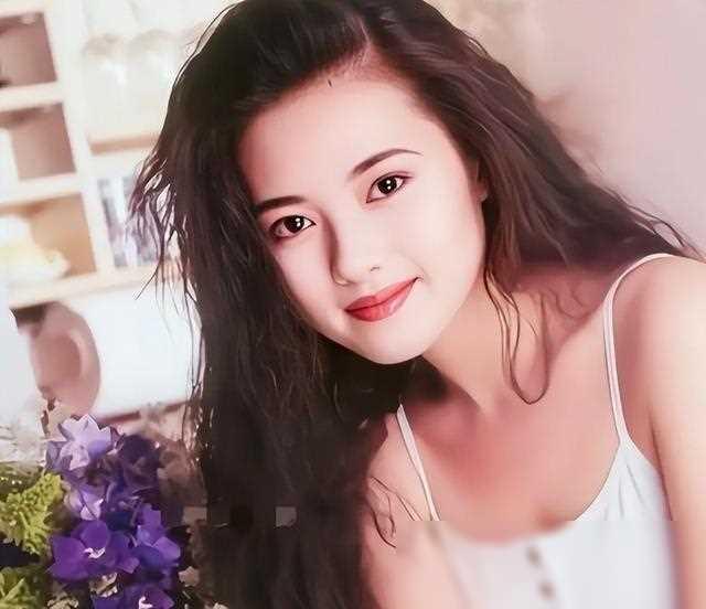 《蜜桃成熟时》：30年后，这部香港电影经典凭什么打动人心？