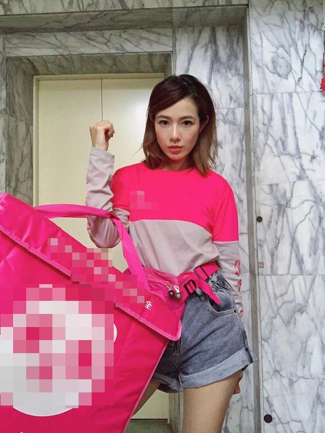 女星拒绝富商，与职员结婚，婚后却为生计送外卖