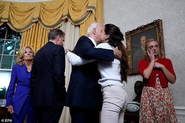 81岁拜登退选后首次讲话,妻子儿女都哭了,“我本可以再干四年”