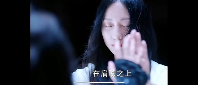 楚乔背后有彼岸花，三生三世白浅手臂疤痕，九重紫窦昭有耳后痣？