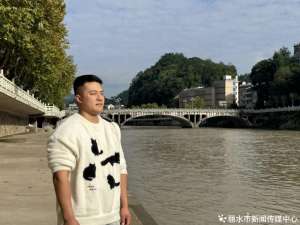 刘一江(跃入水中火速救人 “00后”退役特种兵勇救落水群众)