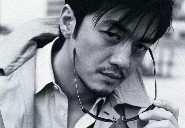 拿下柯蓝、瞿颖、周迅、王菲的李亚鹏，到底是渣男还是暖男？