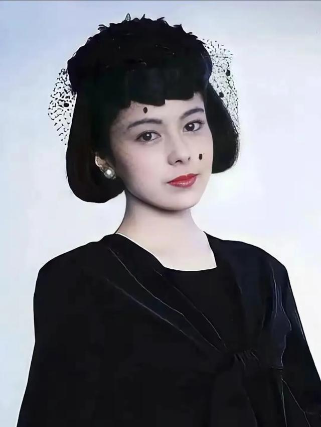 12位日本昭和女星,个个都是风情万种的美熟女,你更喜欢哪一位?