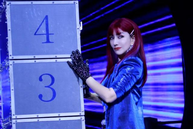 来深24年的美女魔术师：“我的春节和观众在舞台上见面”